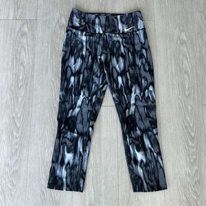 Nike Training Cropped Power Legend Leggings